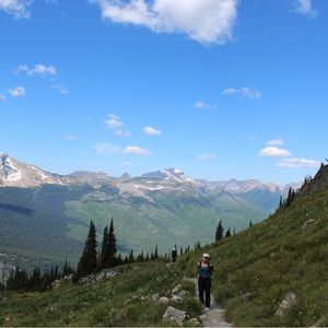 Meet your Posher, Flora